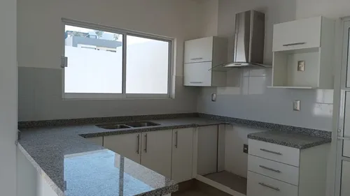 Venta De Casas En El Encino, Pasillo Lateral, Estudio O 4ta Rec En Pb, Lujo