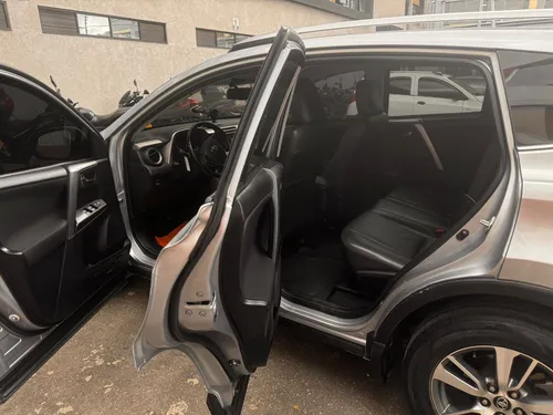 Toyota RAV4 2.0 Street