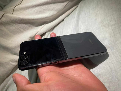 Samsung Galaxy Z Flip 5 (Usado)