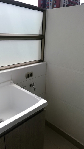 Oportunidad San Miguel 2 Dorm, 2 Baños, Estacionamiento