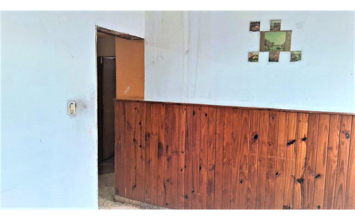 Casa En Venta - 2 Dormitorios 1 Baño - 153mts2 - Morón