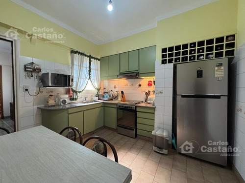 Casa En Altos De 3 Amb Con Quincho, Piscina Galpón/local Sótano.