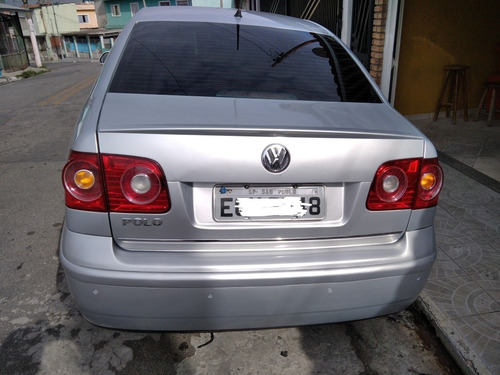 Volkswagen Polo Sedan 1.6 Vht Comfortline Total Flex