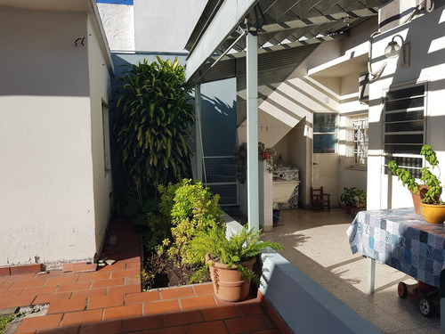 Venta Casa 3 Ambientes Con Patio Y Terraza Más Departamento De 2 Ambientes En Saavedra.
