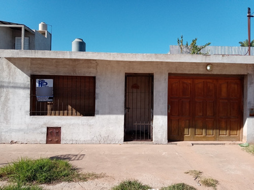 Casa Con 3 Habitaciones, 2 Baños Y Pileta