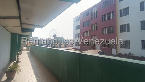 Bray Montoya Vende Amplio Apartamento En Zonas Oeste De La Ciudad De Barquisimeto En Piso Bajo Posee 3 Habitaciones 2 Baños Vigilancia Las 24 Horas Gas Directo 2#5#1#3#5#3#5 Bray Montoya