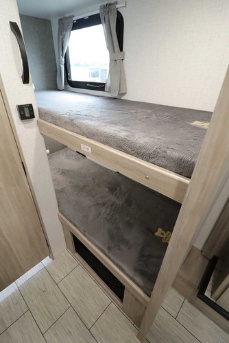 Winnebago 2106b Y@w7