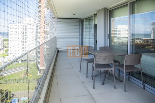 Apartamento En Venta En Torre Esmeralda De 3 Dormitorios , En Punta Del Este