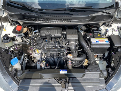 Imagem 10 de 12 de Hyundai Hb20s 1.0 Comfort Plus 12v 2015