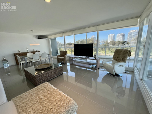 Apartamento En Alquiler. One I. Punta Del Este.