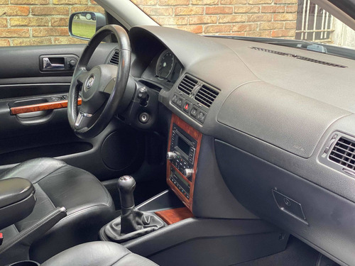Volkswagen Bora 1.8 Highline T 180cv Cuero 2014