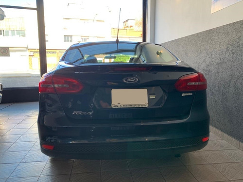 Imagen 6 de 17 de Ford Focus 4p 1.63 L Mt S 2015