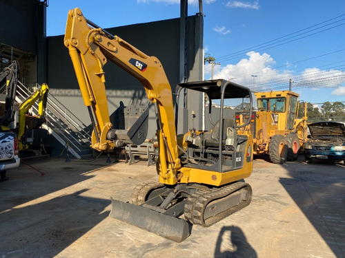 Imagem 3 de 15 de Mini Escavadeira Caterpillar 302.5c Ano 2011