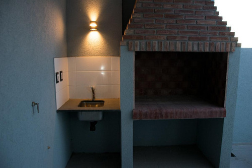 Departamento De Dos Dormitorios Tipo Dúplex En La Plata Con Terraza Y Parrilla Propias