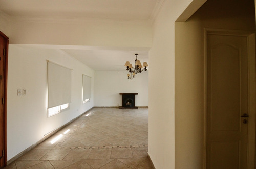 Casa De 4 Habitacaiones En El Lauquen. Acepta Permuta En Capital O Financiacion.