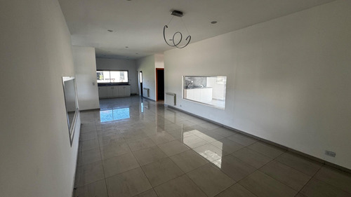 Casa En Alquiler 3 Dorm Country La Arbolada Hollywood