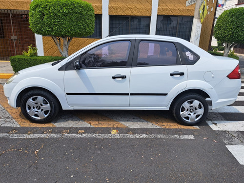 Ford Fiesta 1.6 First 5vel Aa Sedan Mt