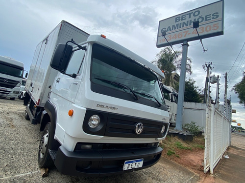 Imagem 1 de 9 de Volkswagen 5150 4x2 C/ Bau