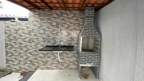 Casa 2 Quartos, Excelente Localização!