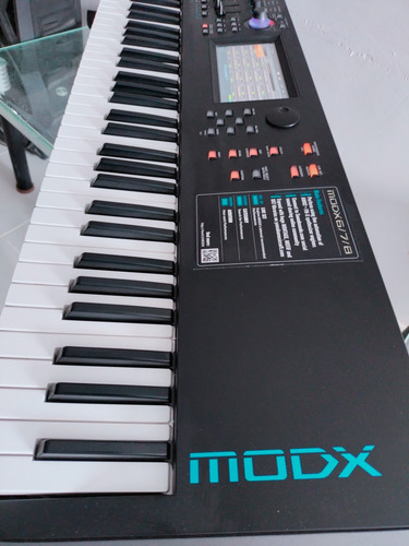 Teclado Sintetizador Modx7 Yamaha Negro (Usado)