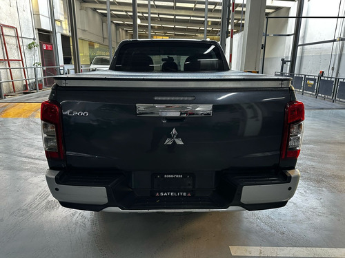 Mitsubishi L200 2.4 Cabina Doble 4x2 Mt