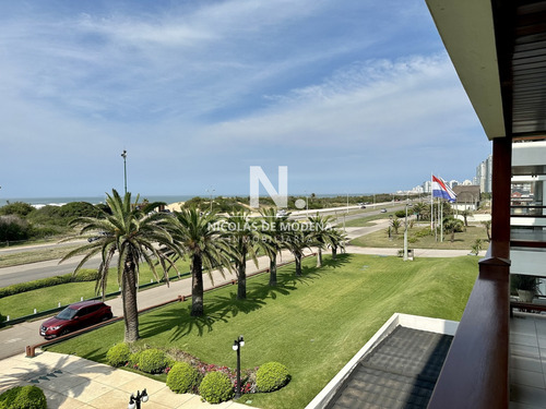 Apartamento En Venta De 3 Dormitorios Y Dependencia En Punta Del Este