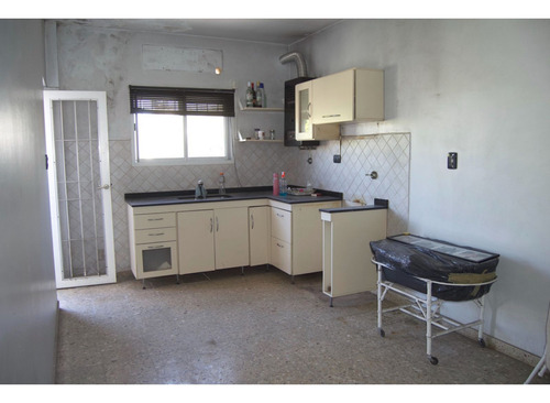 Venta Casa Multi-vivienda (2 Casas De 2 Dorm. + Comercio) Apta Credito