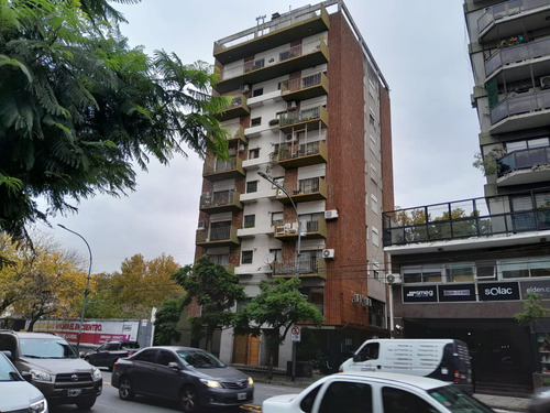 Departamento En Venta De 3 Ambientes Con Dos Baños, Cochera En Olivos