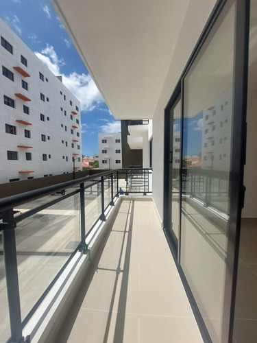 Apartamento En 2do Nivel De Residencial En Ens. Isabelita 