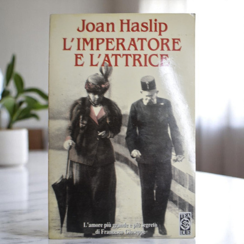 L' Imperatore E L'attrice Joan Haslip .italiano C199 (Usado)