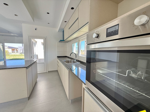 Casa En Una Planta En Venta En Barrio Privado San Felipe, Canning. Oportunidad!!!