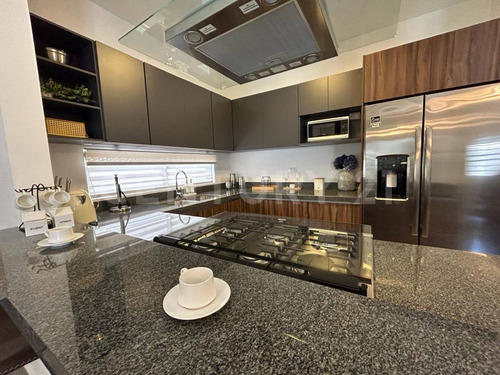 Casa En Venta En Constanza Residencial, Guadalupe, Nuevo León