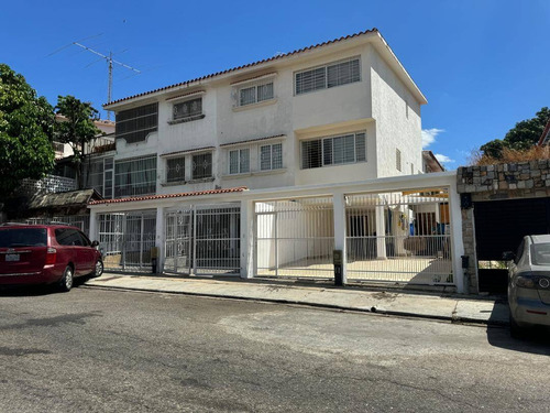 Rab Vende Aparto Quinta En Calle Cerrada 