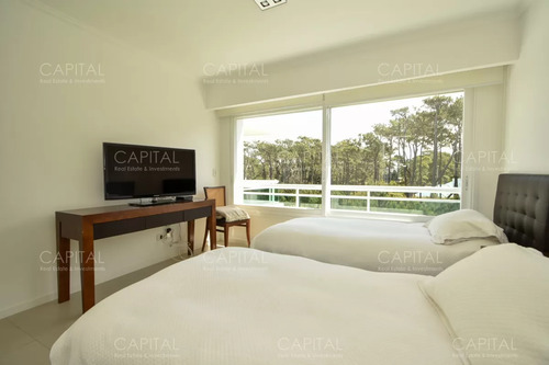 Venta De Exclusivo Penthouse Sobre Playa Brava, Punta Del Este