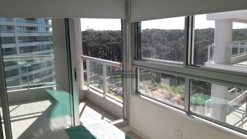 Apartamento En Brava, 1 Dormitorio- Ref: 2943