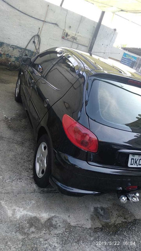 Imagem 2 de 11 de Peugeot 206 2005 1.4 Feline 5p