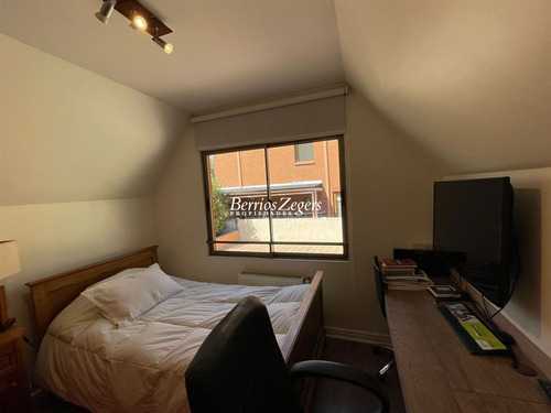Casa En Venta De 5 Dorm. 4 Baños En Condominio En Las Condes