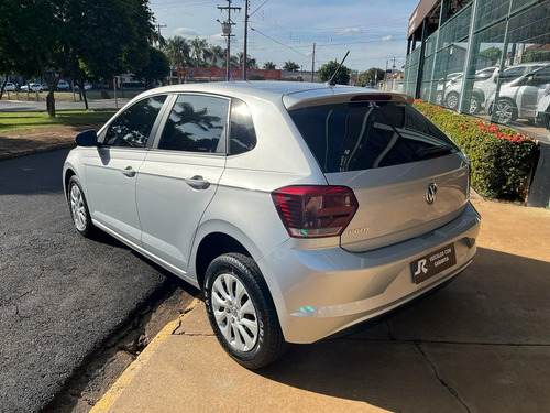 Imagem 4 de 12 de Volkswagen Polo 1.6 Prata 2020
