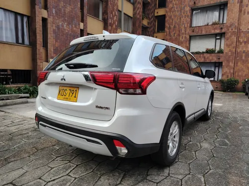 Gasolina, Automatica, 7 Puestos, 4x4, 2.4cc