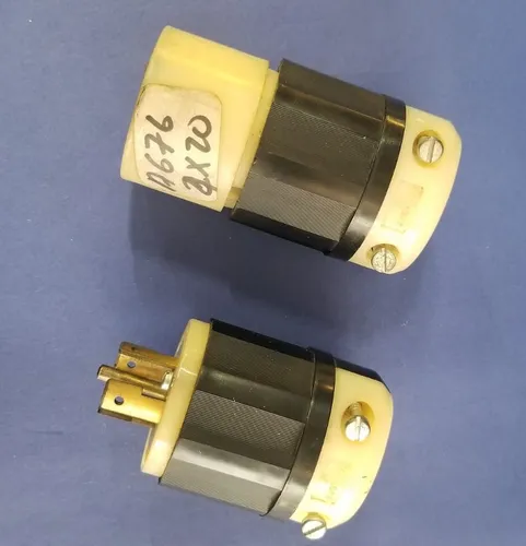 Juego Leviton L21-20 Ind. Media Vuelta 20a- 5 Contactos