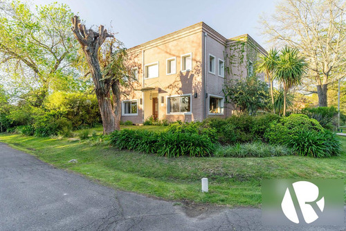 Venta Casa En Country Los Cardales Con Pileta!