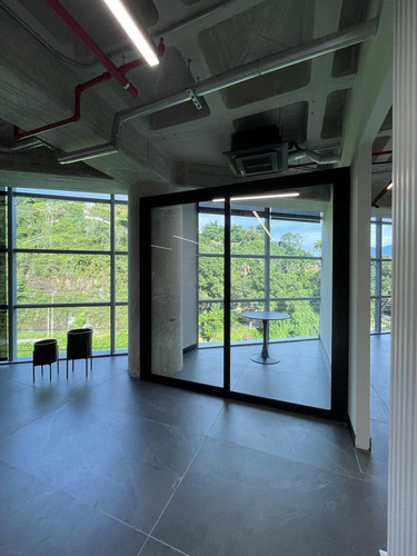 Oficina En Alquiler 320 M2 - Urb Los Naranjos Del Cafetal