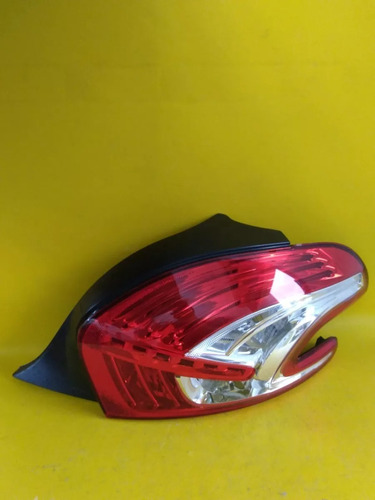 Faro Trasero Peugeot 208 2013 2014 2015 2016 Derecho