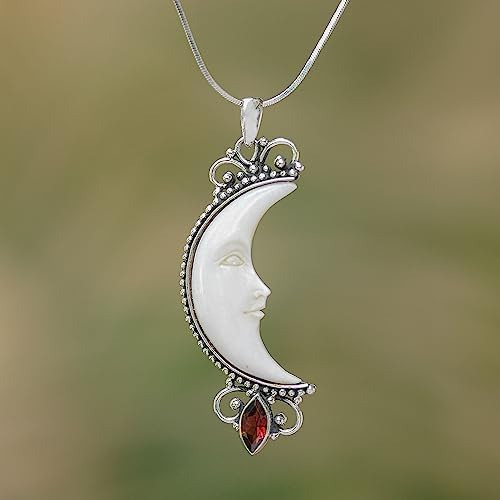 Novica Collar Con Colgante De Hueso De Granate Hecho A Mano,