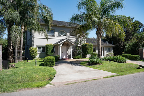 Hermosisima Casa En Campos De Alvarez 