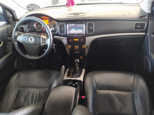 Imagem 4 de 15 de Ssangyong Korando Gls 4x4 Turbo Diesel C/ Teto Solar