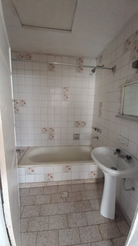 Depto De 2 Dorm En Alquiler Pb Interno Ubicada En Av. 7 E/ 73 Y 74