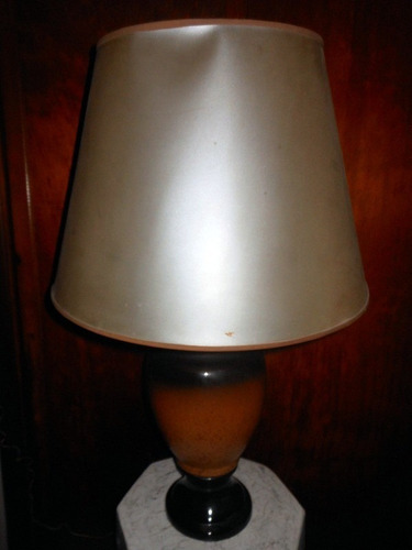 Antigua Lámpara De Mesa De Cerámica Con Pantalla Funcionando