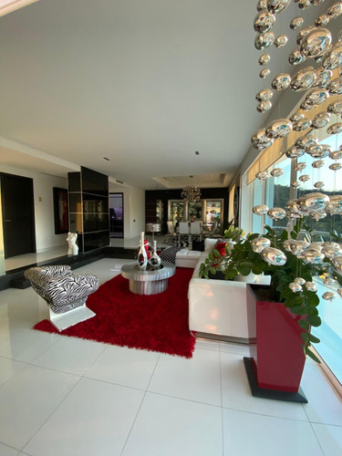 Apartamento En Alquiler En La Urb. Las Chimeneas, Conjunto Residencial The Lofts, Valencia.