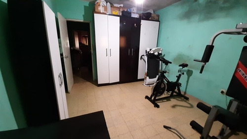 Imagen 10 de 14 de Hermosa Casa Con Amplia Barbaco Y Habitación En El Fondo.